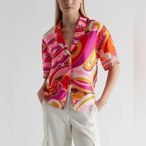 NWOT Women Express Pink and Orange Patterned Button Down V Neck Blouse Size XS